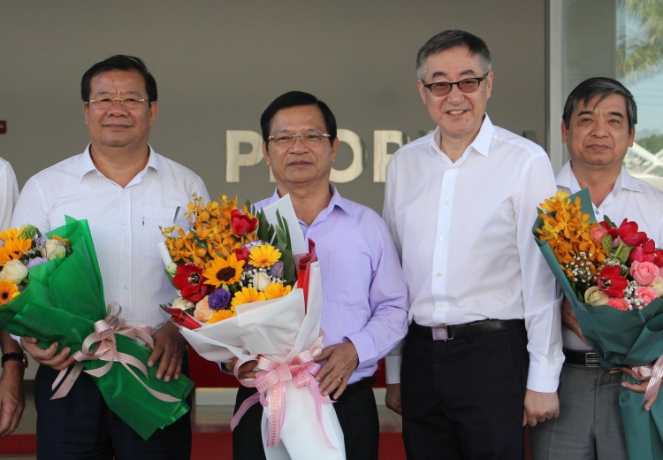 Provincial Party Secretary has visits some enterprises on the beginning Year of the Pig in 2019
